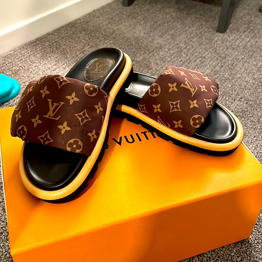 LV pillow pool slide